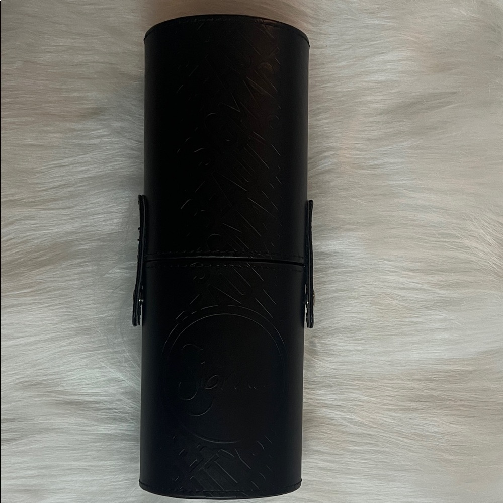 Sigma Beauty Cleaning Mat & Makeup Brush Case, Beauty Blender Case & Organizer - Picture 2 of 6